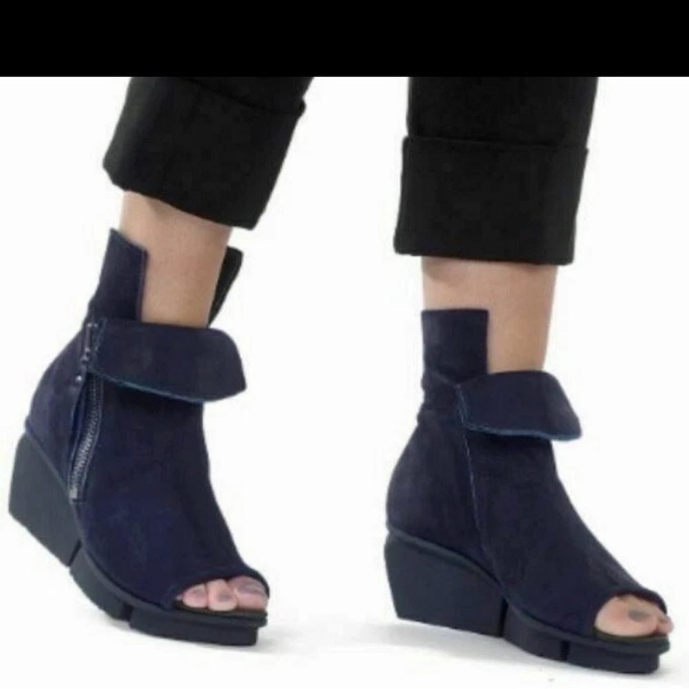 Trippen black suede ankle booties women’s EU 42